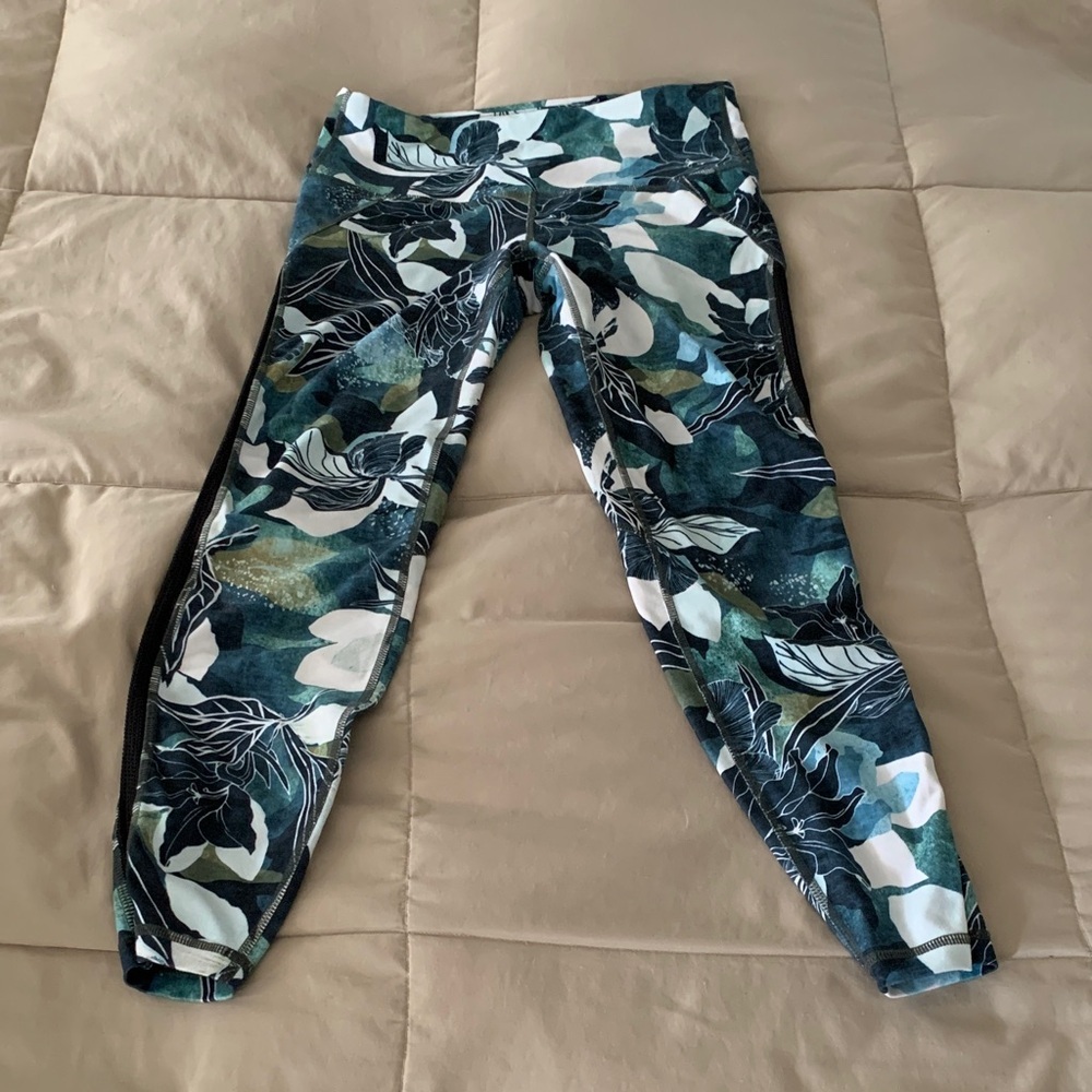 Athleta Green And Black Leaf Pattern Leggings - image 1